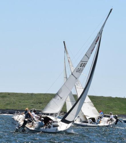 REGATTA CROSSED MASTS RACING